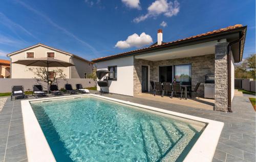 Awesome Home In Jursici