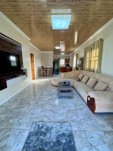 Serene Farm Stay 30 Min Away