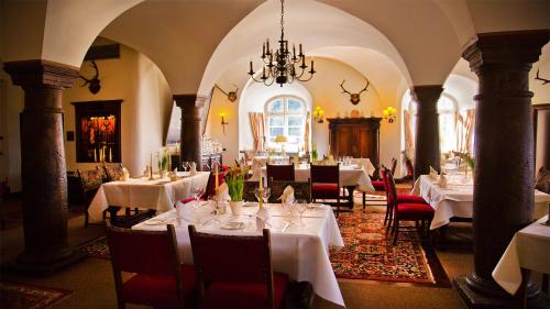 Restaurace v ubytování Hotel und Restaurant Burg Schnellenberg
