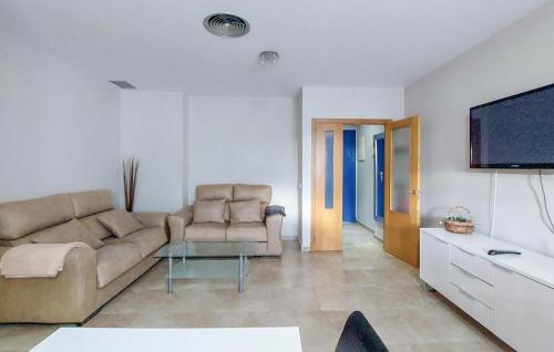 Χώρος καθιστικού στο 4 Bedroom Awesome Apartment In Chipiona