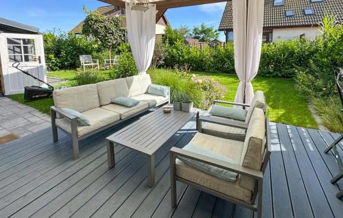 Κήπος έξω από το Lovely Home In Pogorzelica With Wifi