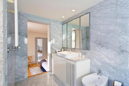 BOUTiQUE Rentals- THE MiRaDOURO Ribeira Apartment