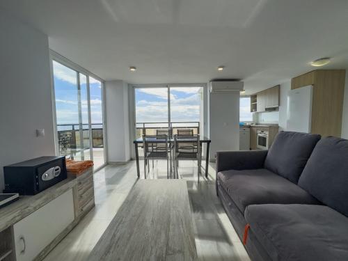 Skol 617 Beachfront Two-bedrooms Duplex With Sea Views
