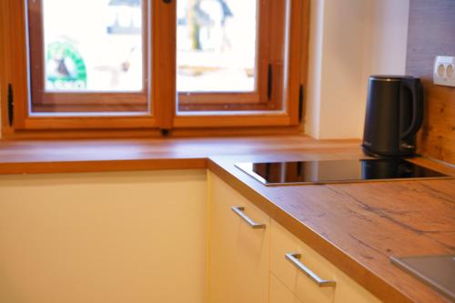 Dapur atau dapur kecil di Metropolitana's Zois Apartments