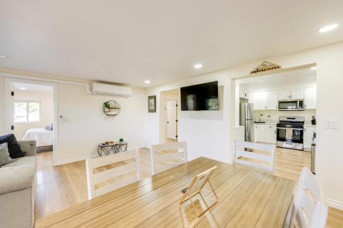 Imagen de la galería de Spacious Family Home with Deck in Lake Arrowhead!, en Lake Arrowhead