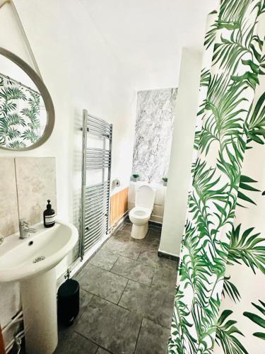 Ένα μπάνιο στο Central location to brayford wharf, FREE PARKING, walkable to lincoln city