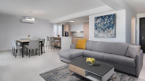 Royal Rose Apartment