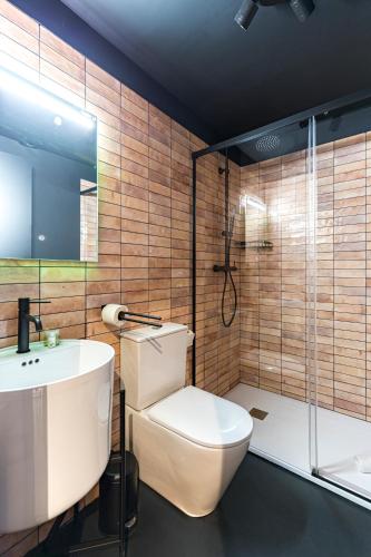 Bilik mandi di Apartamentos HEY U