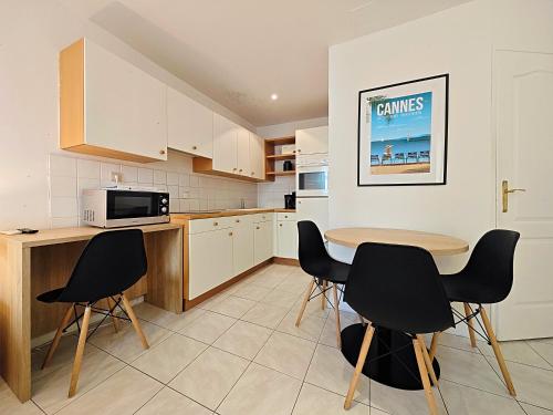 Dapur atau dapur kecil di Viva Riviera 6 Rue Commandant André