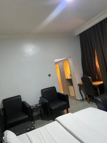 Cama o camas de una habitación en Top View Hotel, Abuja