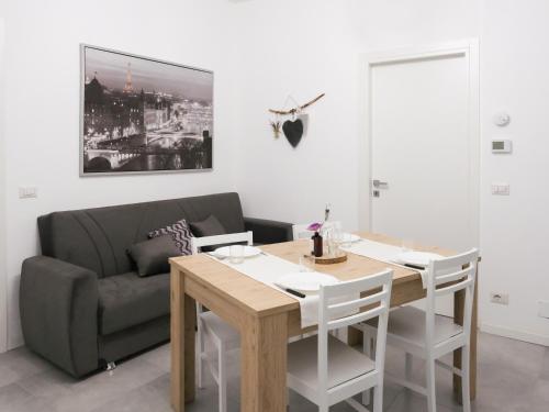 a living room with a table and a couch at CASA VERDi 37 CAMERA AMETISTA in Porto SantʼElpidio