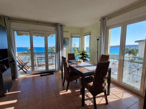 Villa Azzurra Menton Apt Luxe, Front Mer, 4th floor of 5, WiFi, TVSat, Climate