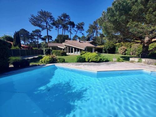 Hossegor Belle villa avec piscine pour 10 personnes.
