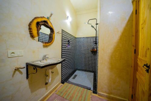 a bathroom with a sink and a shower at Riad AL MAKTOUB maison d'hotes écologique in Marrakech