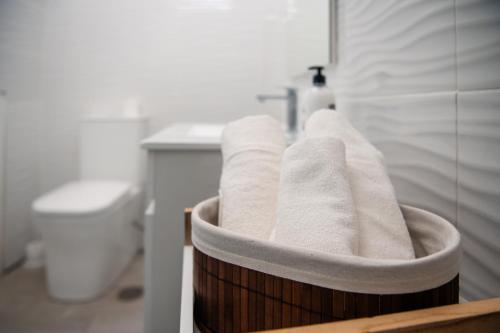 a bathroom with white towels in a bath tub at AL-Bash in Elvas