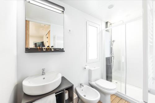 a white bathroom with a sink and a toilet at Club del Sole Tenuta Primero Grado Family Collection in Grado