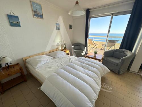 40 M², 1ERE LIGNE MER, DERNIER ETAGE AVEC ASCENSEUR