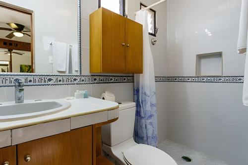 Ένα μπάνιο στο UNAHKIN AKUMAL, TULUM Beachfront Condo Relaxing