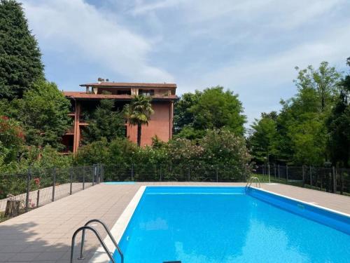 Bazén v ubytování MY Bergamo Pool Apartment nebo v jeho okolí