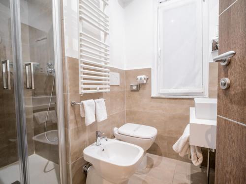 a bathroom with a toilet and a sink and a shower at Best Quality Hotel Gran Mogol in Turin