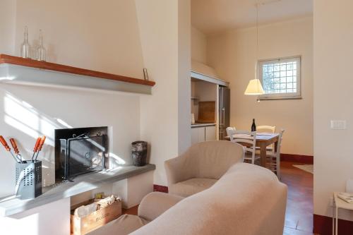 a living room with a couch and a fireplace at Borgo Syrah in Cortona