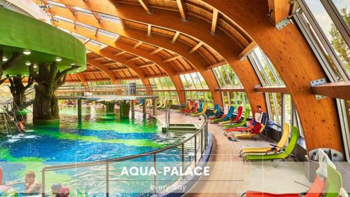 Bazén v ubytování Hungarospa Thermal Hotel nebo v jeho okolí