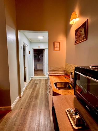 Dapur atau dapur kecil di Buenavida Guesthouse