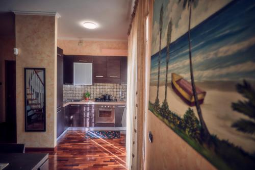 Кухня или мини-кухня в Travelershome Ciampino 212 Central Station Guest House
