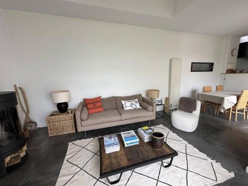 Photo de la galerie de l'établissement Villa 6 personnes proche marché du Touquet avec jardin - FR-1-821-26, à Le Touquet-Paris-Plage