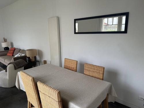 Photo de la galerie de l'établissement Villa 6 personnes proche marché du Touquet avec jardin - FR-1-821-26, à Le Touquet-Paris-Plage