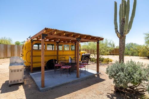 Φωτογραφία από το άλμπουμ του Bus Stop Saloon - Cave Creek with Spa σε Cave Creek