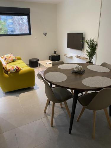 Maison individuelle avec terrasse et parking