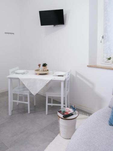 Μια τηλεόραση ή/και κέντρο ψυχαγωγίας στο CASA VERDi 37 APPARTAMENTO ACQUAMARINA