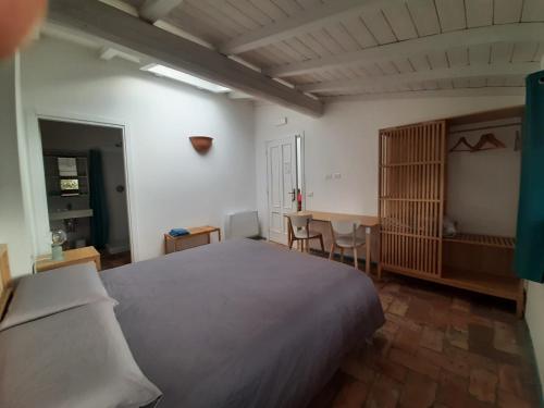 Ένα ή περισσότερα κρεβάτια σε δωμάτιο στο Agriturismo la Romanella
