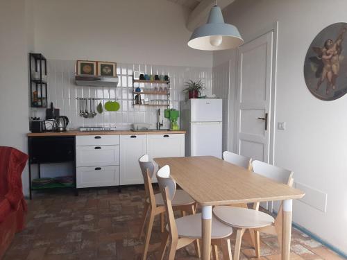 Η κουζίνα ή μικρή κουζίνα στο Agriturismo la Romanella
