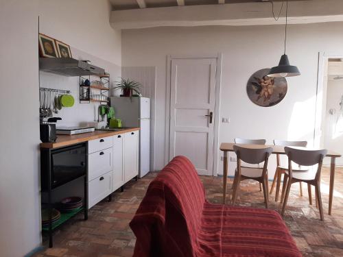 Η κουζίνα ή μικρή κουζίνα στο Agriturismo la Romanella