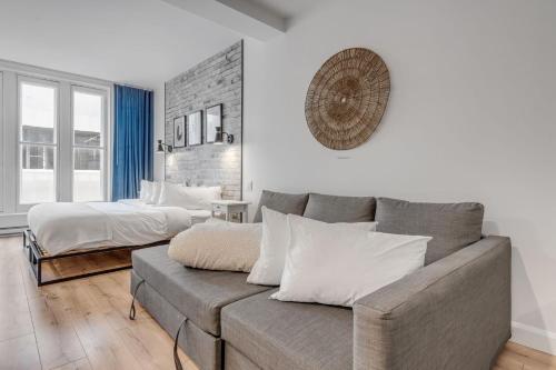 a living room with a couch and a bed at Initial / Simplicity / Québec in Quebec City