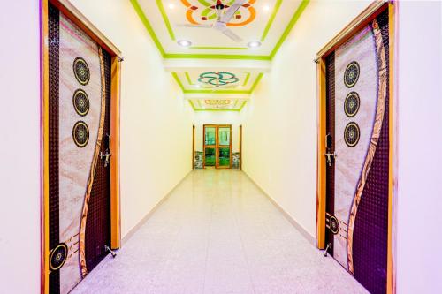 a hallway with two doors and a ceiling at Hotel O Honey Bunny in Patna