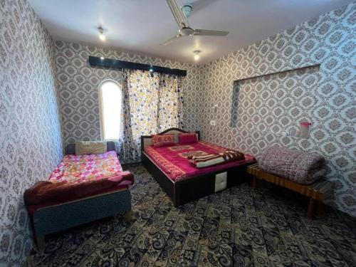 Postel nebo postele na pokoji v ubytování Hotel Kashmir Heaven