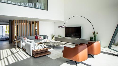 Algarve Villa for Contemporary Design & Sea Views