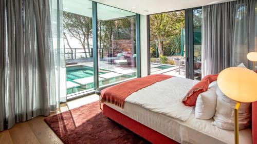 Algarve Villa for Contemporary Design & Sea Views