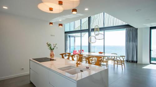 Algarve Villa for Contemporary Design & Sea Views