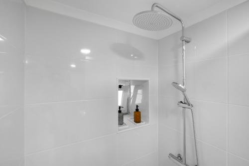 WHome Urban Escape: 1-BR w/mezzanine near Campo Ourique
