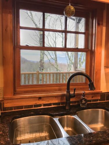 Φωτογραφία από το άλμπουμ του VIEWS - EVCharger, 2 Primary Suites, Stocked Ktchn σε Boone