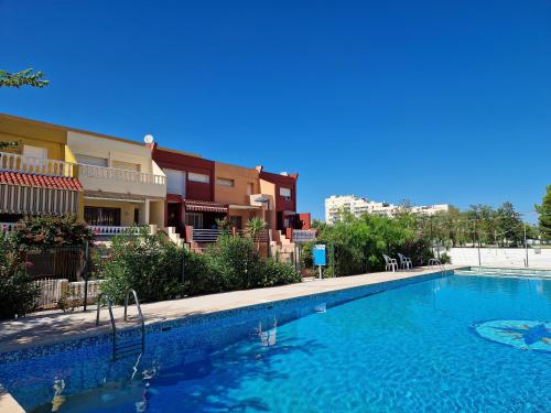 Casa con Barbacoa en Urbanización Privada