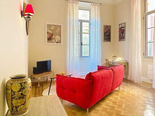 Elegant Old Nice Escape