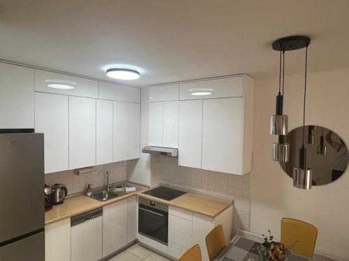 Kuchyň nebo kuchyňský kout v ubytování Apartman B&B