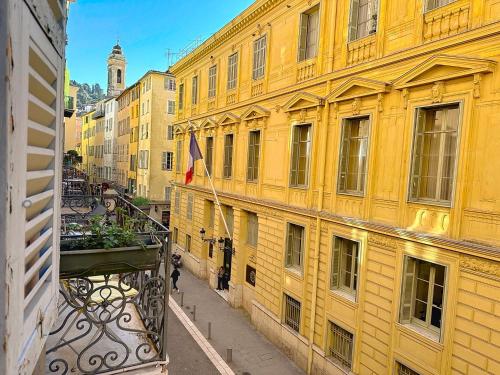Elegant Old Nice Escape