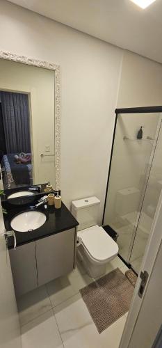 Et badeværelse på Incrível Apartamento loft a 800 metros da Vila Germânica da Ocktoberfest