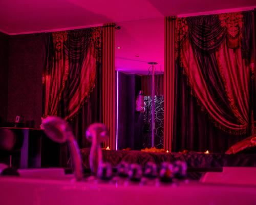 Shiny Cloud Love Room